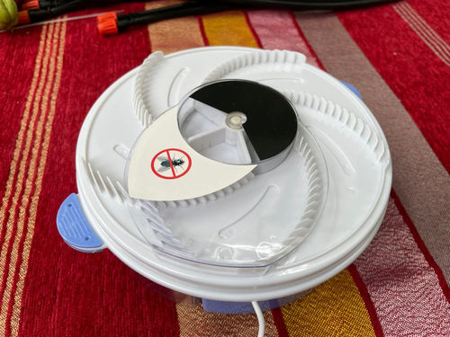 Automatic Electronic Fly Trap Catch Flies the Easiest and Fastest Way Possible! photo review