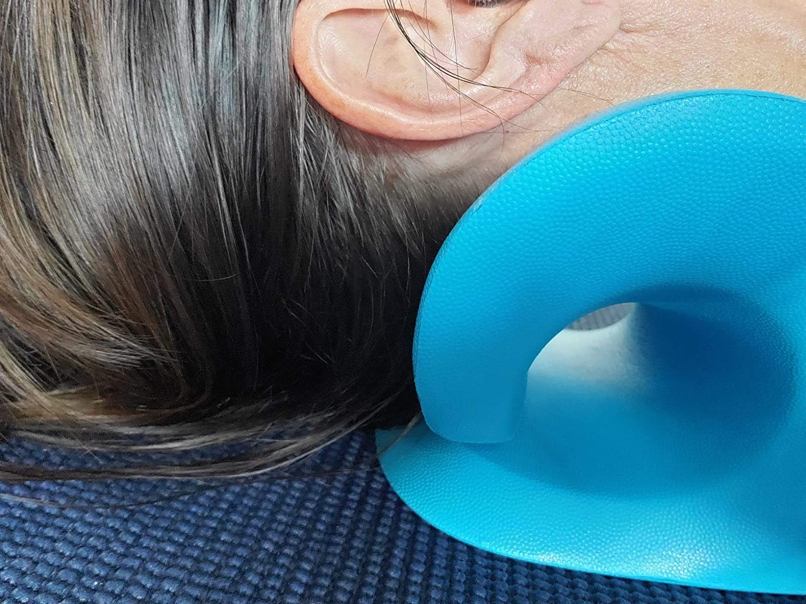 Neck and Shoulder Relaxer, Chiropractic Pillow, Neck Stretcher photo review