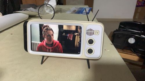 Retro Tv Bluetooth Speaker Mobile Phone Stand photo review