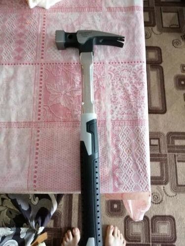 Improved Claw Hammer With Magnetic Nail Starter photo review