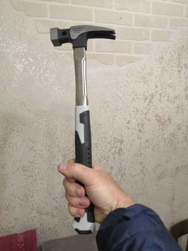 Improved Claw Hammer With Magnetic Nail Starter photo review