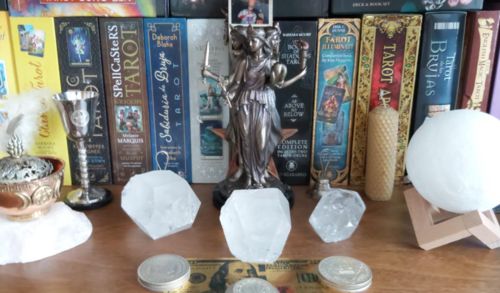 Three Goddess Resin Religious Triple Form Hecate Goddess Statue Sculpture Craft Home Decor Ornament photo review