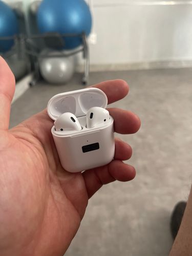 Wireless Charging Case For 1St And 2Nd Gen Airpods photo review